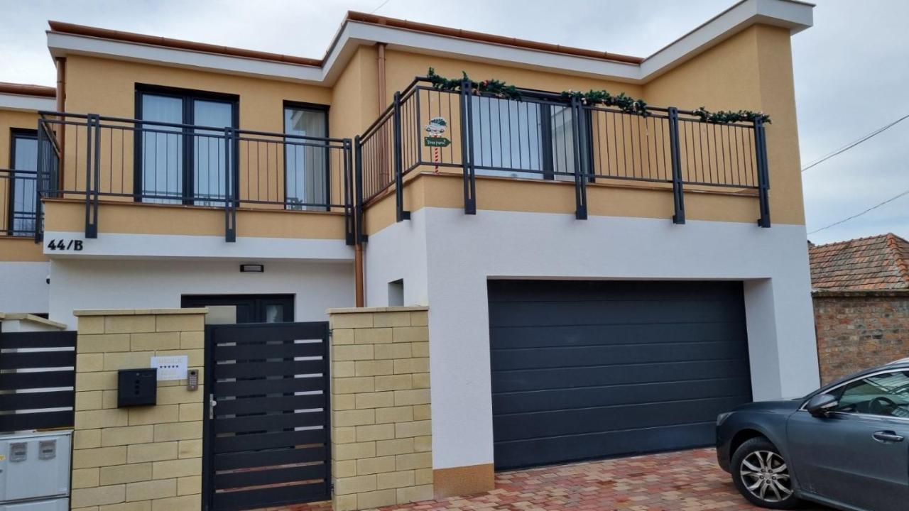 Sarkcsillag Teljes Csaladihaz- Star Complete Family House Szeged Exterior foto