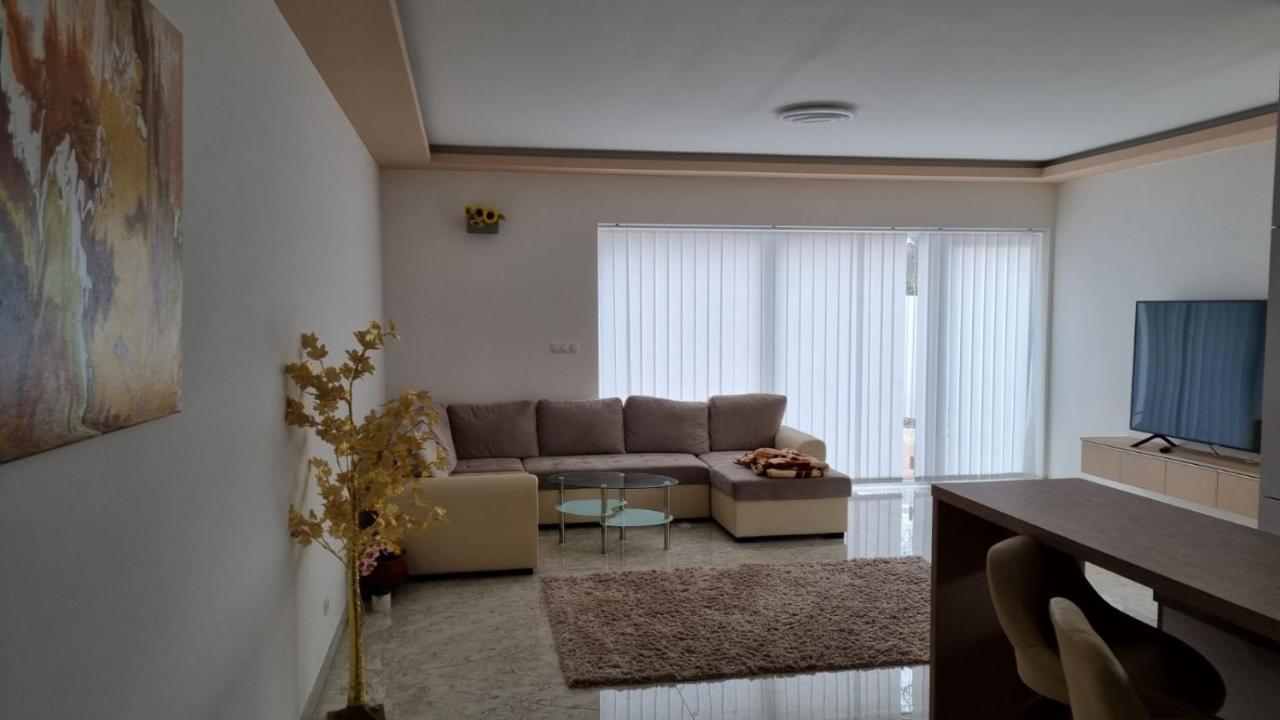 Sarkcsillag Teljes Csaladihaz- Star Complete Family House Szeged Exterior foto